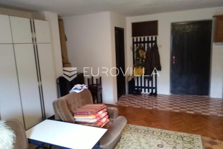 Slunj, Veljun, kuća 120 m² do rijeke Korane