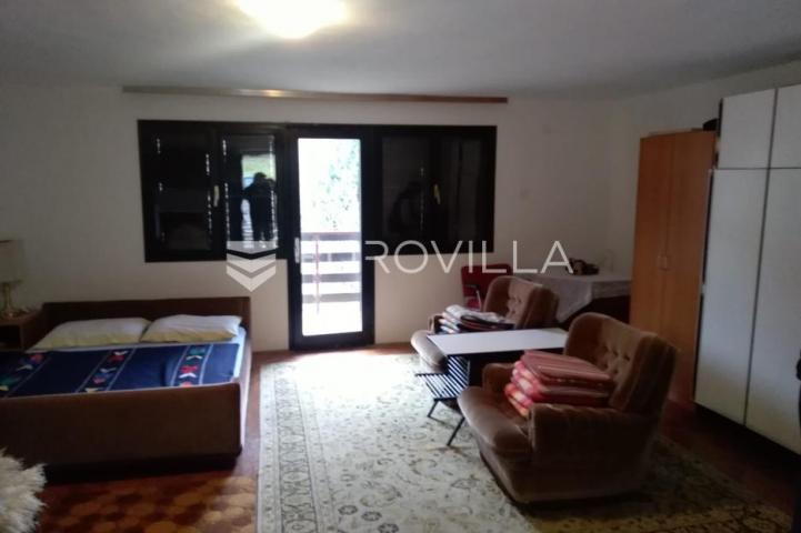 Slunj, Veljun, kuća 120 m² do rijeke Korane