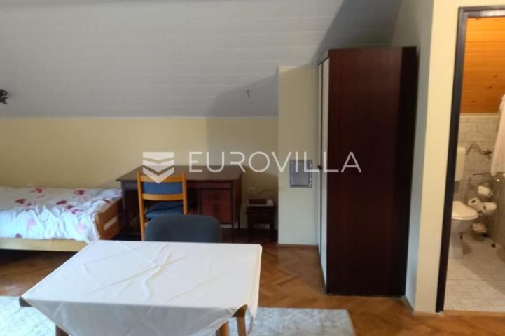 Slunj, Veljun, kuća 120 m² do rijeke Korane