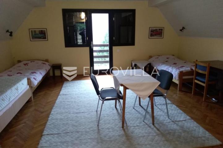 Slunj, Veljun, kuća 120 m² do rijeke Korane