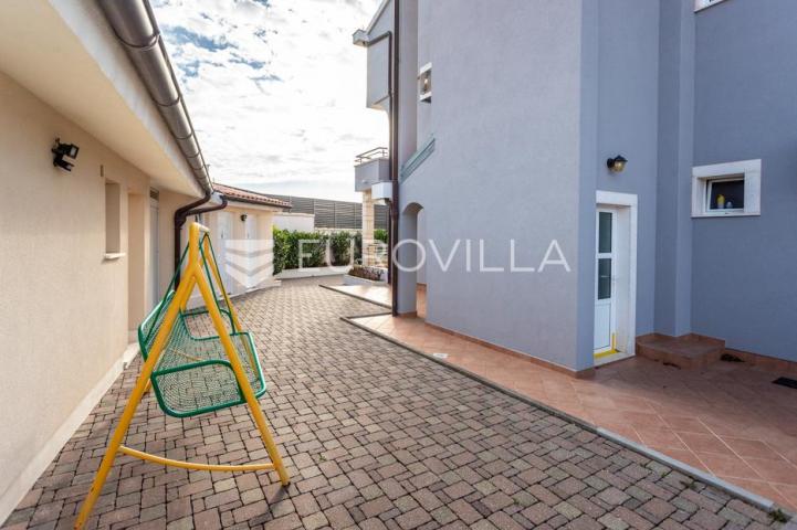 Primošten, prekrasna villa sa velikim bazenom