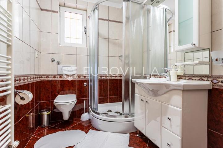 Primošten, prekrasna villa sa velikim bazenom