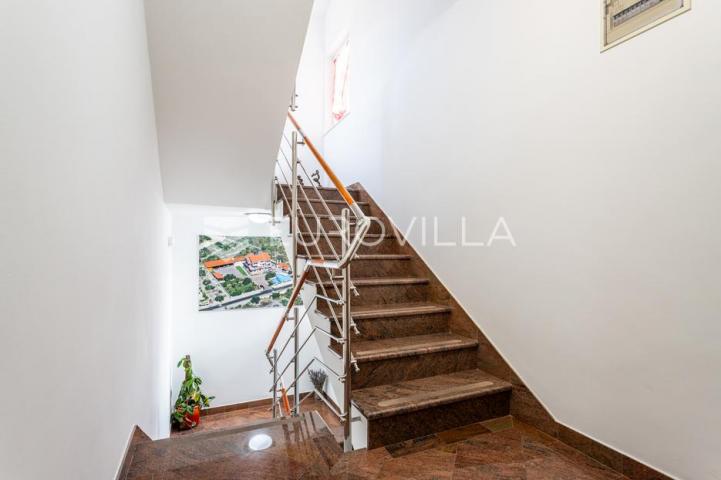 Primošten, prekrasna villa sa velikim bazenom