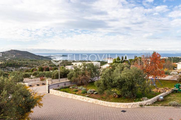 Primošten, prekrasna villa sa velikim bazenom