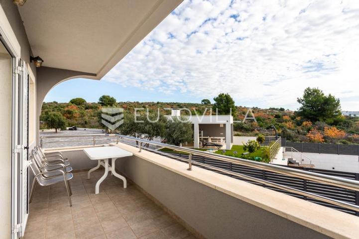 Primošten, prekrasna villa sa velikim bazenom