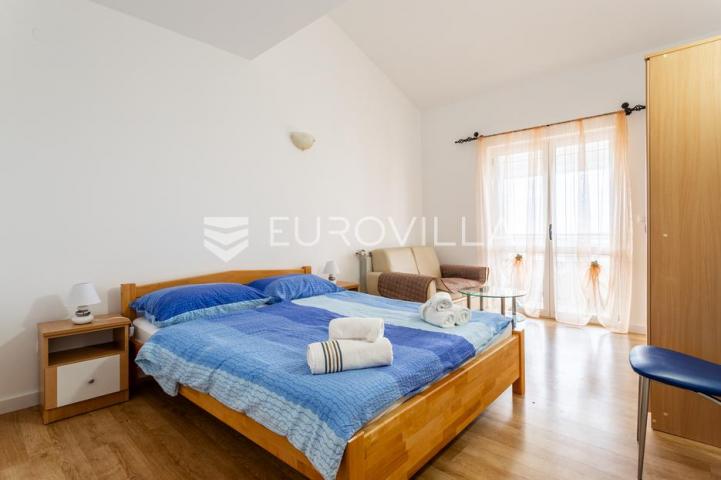 Primošten, prekrasna villa sa velikim bazenom