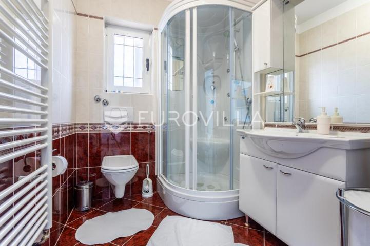 Primošten, prekrasna villa sa velikim bazenom