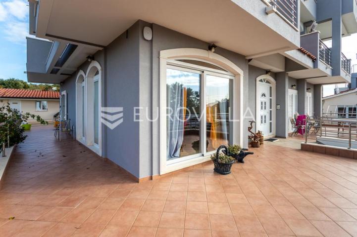 Primošten, prekrasna villa sa velikim bazenom