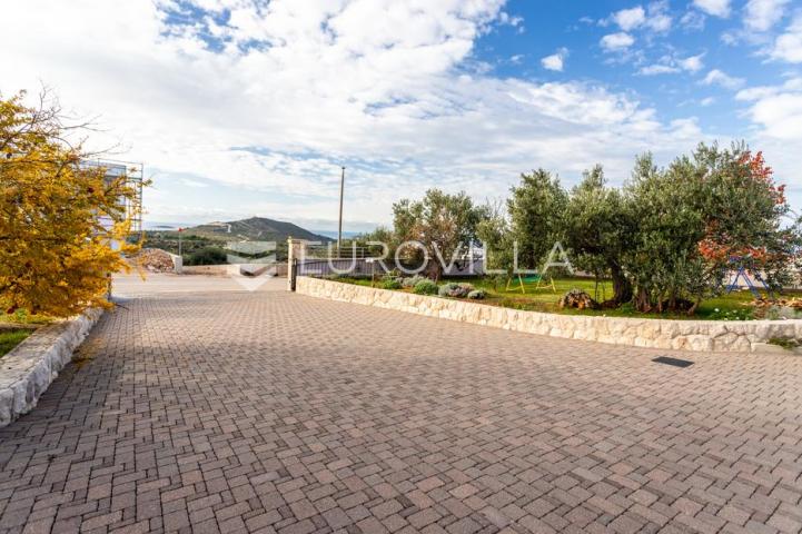 Primošten, prekrasna villa sa velikim bazenom