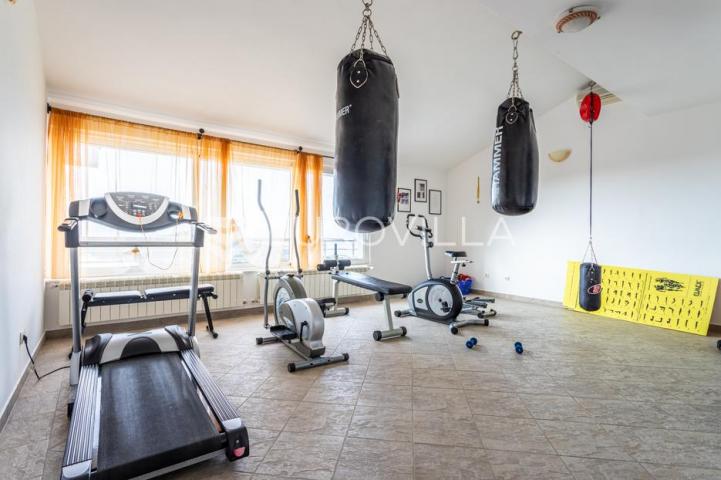 Primošten, prekrasna villa sa velikim bazenom