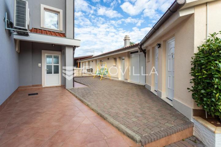 Primošten, prekrasna villa sa velikim bazenom