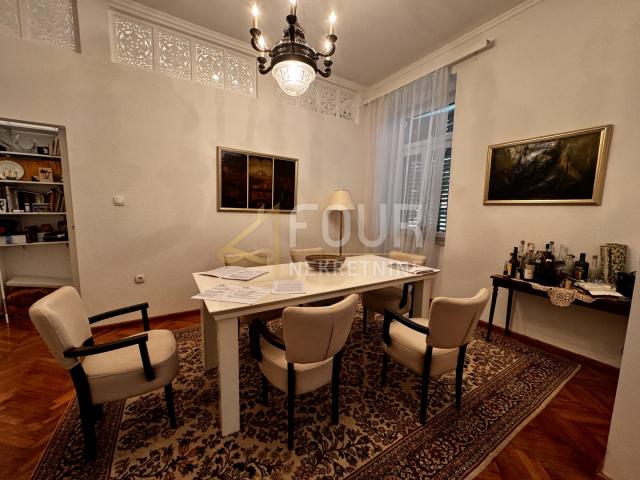 Opatija - centar, stan u šarmantnoj vili 50m od mora