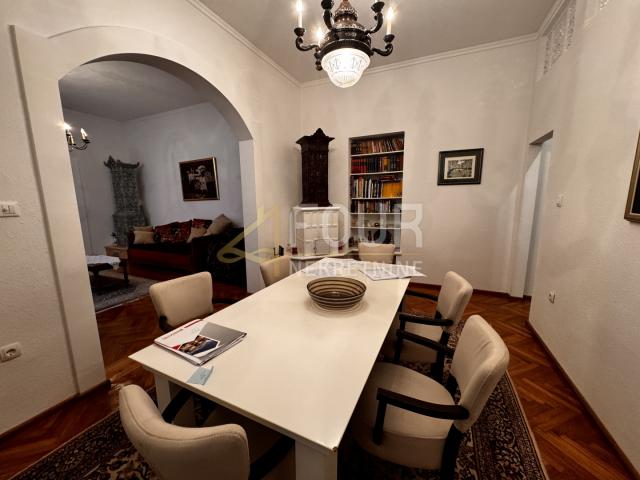 Opatija - centar, stan u šarmantnoj vili 50m od mora