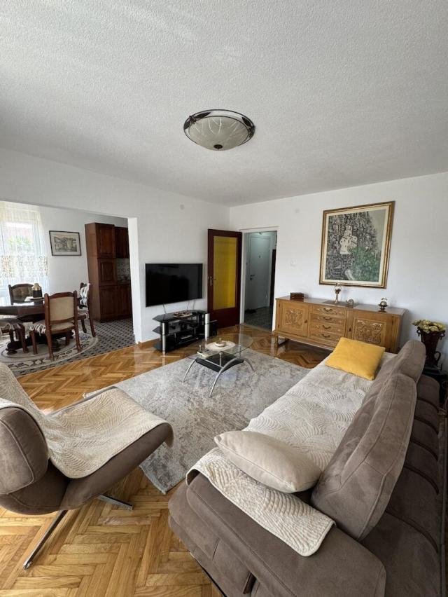 Dvosoban namješten stan, 70m2, Gornja Gorica Podgorica