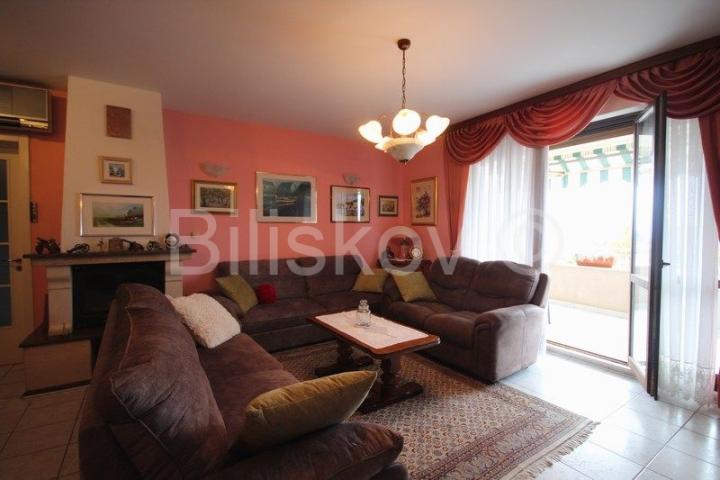 Split, Meje, prodaja 5-soban stan 124 m2, pogled na more, garaža