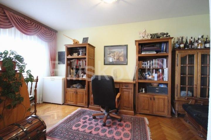 Split, Meje, prodaja 5-soban stan 124 m2, pogled na more, garaža