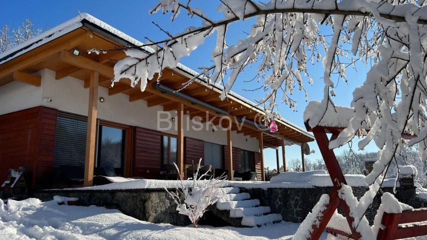 Prodaja, Rakov Potok, montažna kuća površine 179 m2, bazen, parking 