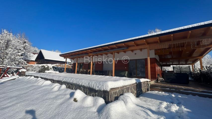 Prodaja, Rakov Potok, montažna kuća površine 179 m2, bazen, parking 