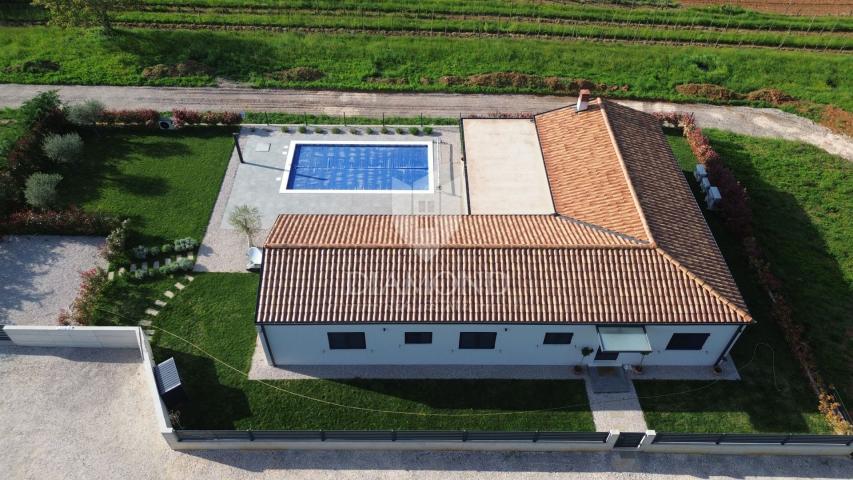 Nova kuća sa bazenom, okolica Labina