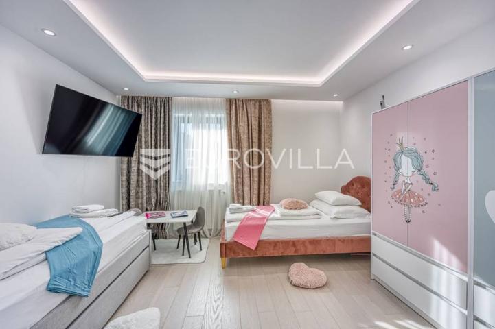 Rovinj, impresivna obiteljska vila s bazenom smještena na mirnoj lokaciji