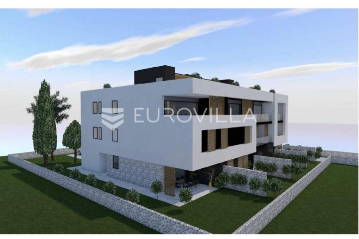 Privlaka, trosoban stan na prvom katu, odlična lokacija blizu mora, NOVOGRADNJA