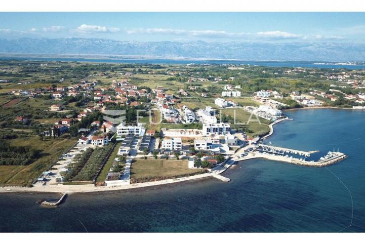 Privlaka, trosoban stan na prvom katu, odlična lokacija blizu mora, NOVOGRADNJA