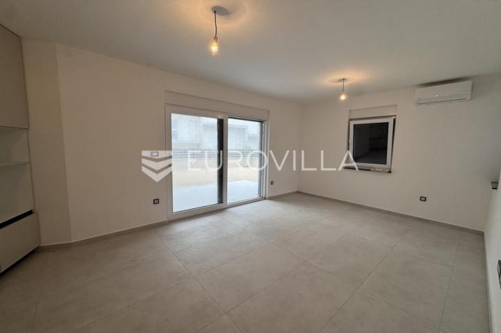 Pag, Šimuni, dvosoban apartman s vrtom 120 m od mora