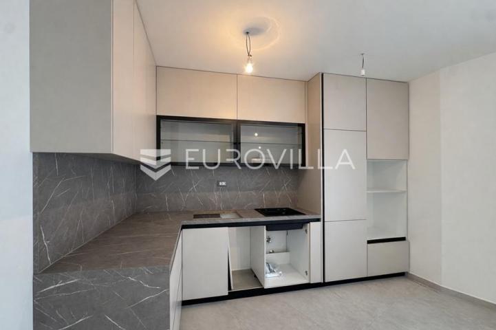 Pag, Šimuni, dvosoban apartman s vrtom 120 m od mora