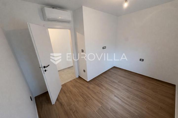 Pag, Šimuni, dvosoban apartman s vrtom 120 m od mora