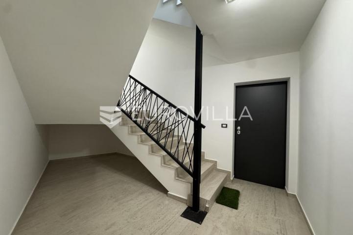 Pag, Šimuni, dvosoban apartman s vrtom 120 m od mora