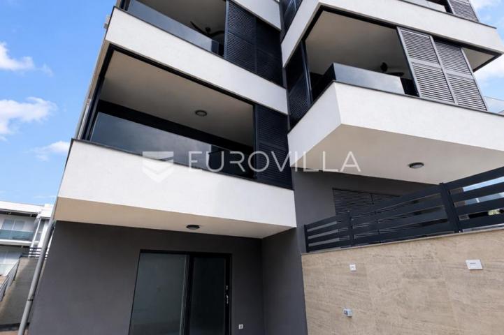 Pag, Šimuni, dvosoban apartman s vrtom 120 m od mora