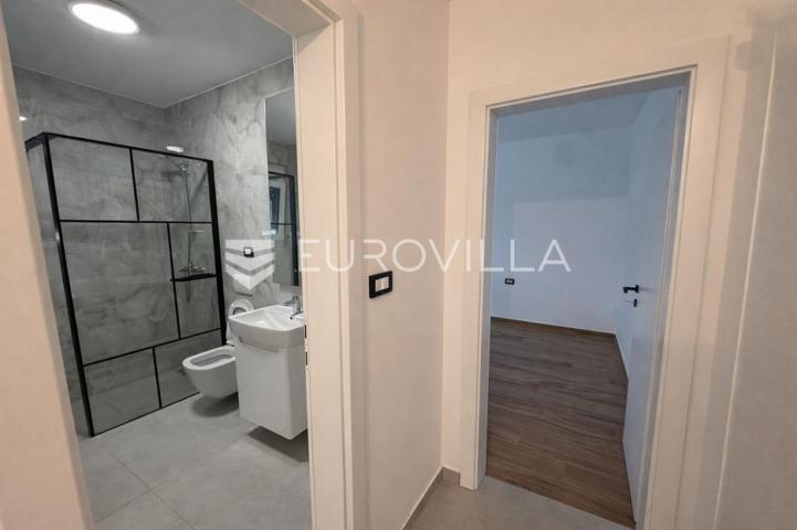Pag, Šimuni, dvosoban apartman s vrtom 120 m od mora