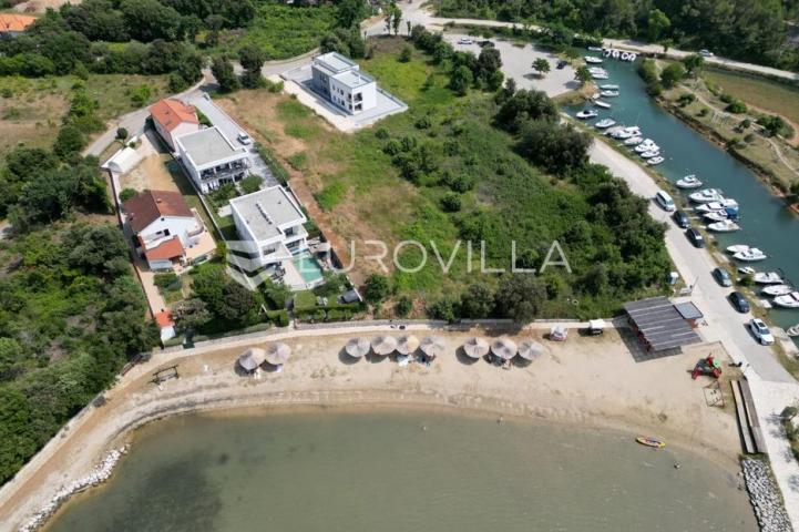 Zadar, Zaton, trosoban stan s krovnom terasom, 50 m od mora