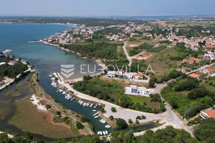 Zadar, Zaton, trosoban stan s krovnom terasom, 50 m od mora