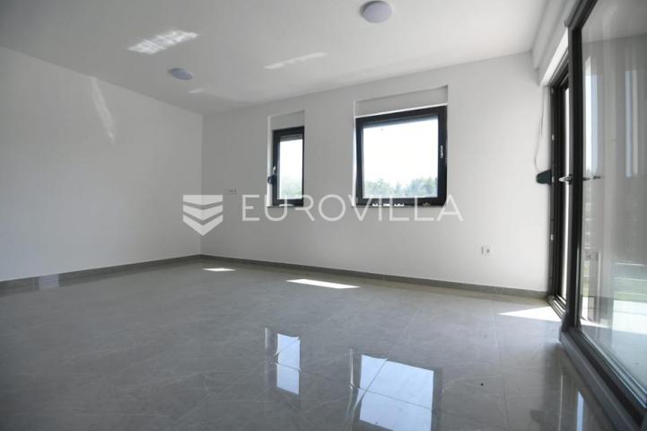 Zadar, Zaton, trosoban stan s krovnom terasom, 50 m od mora