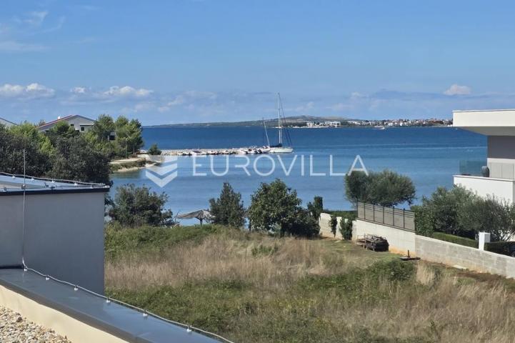 Zadar, Zaton, trosoban stan s krovnom terasom, 50 m od mora