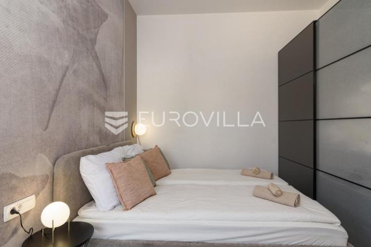 Trogir, Čiovo, luksuzan penthouse sa krovnom terasom i bazenom