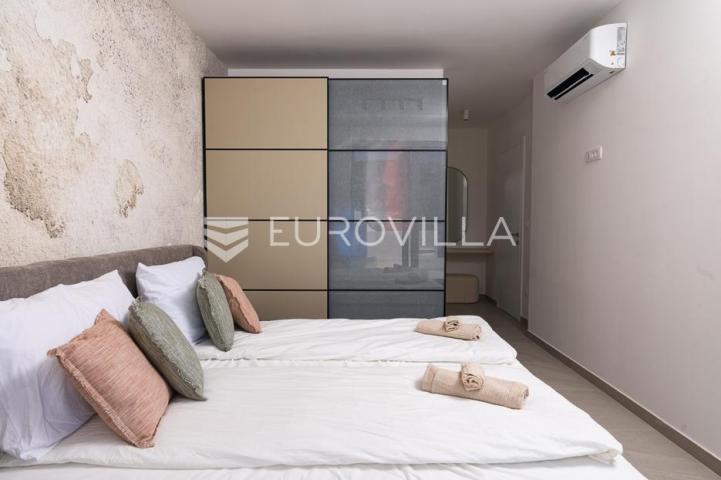 Trogir, Čiovo, luksuzan penthouse sa krovnom terasom i bazenom