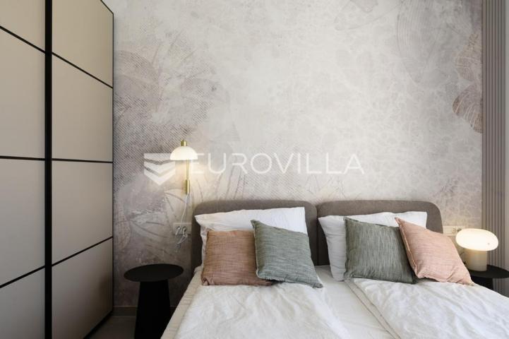 Trogir, Čiovo, luksuzan penthouse sa krovnom terasom i bazenom