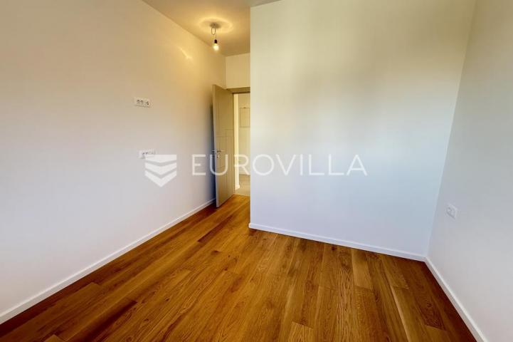Istra, Premantura, luksuzni i komforni trosobni stan 2. kat, 67 m², 500 od mora
