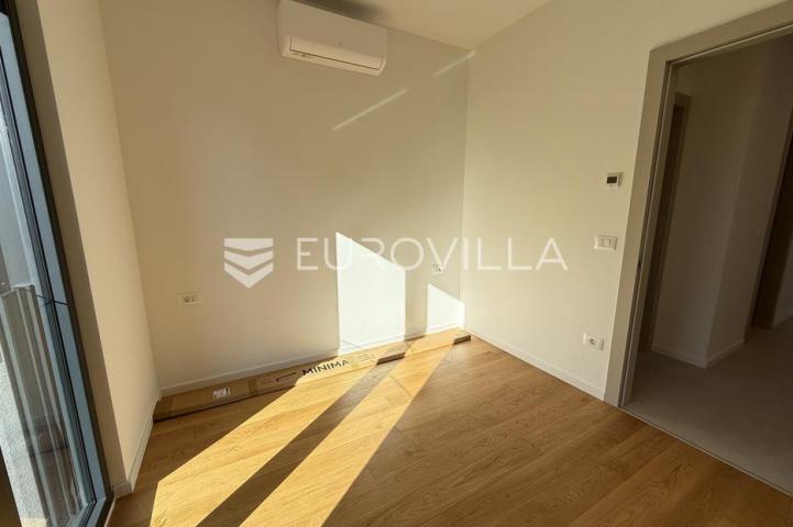 Istra, Premantura, luksuzni i komforni trosobni stan 2. kat, 67 m², 500 od mora