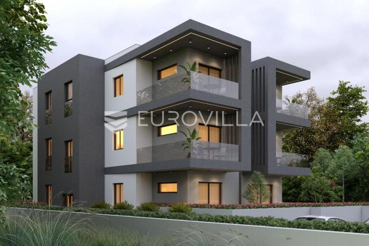 Istra, Premantura, luksuzni i komforni trosobni stan 2. kat, 67 m², 500 od mora