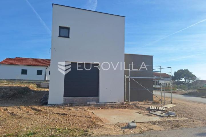 Vodice, NOVOGRADNJA, kuća s bazenom, 176,40 m²