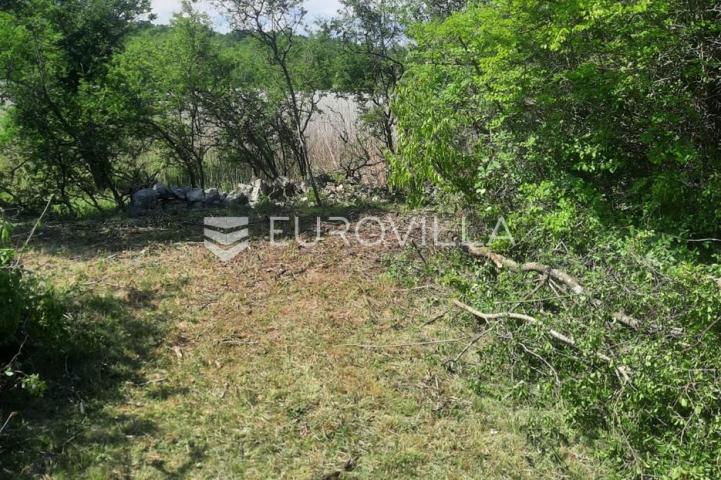 Krk, poljoprivredno zemljište 896 m², blizina mora