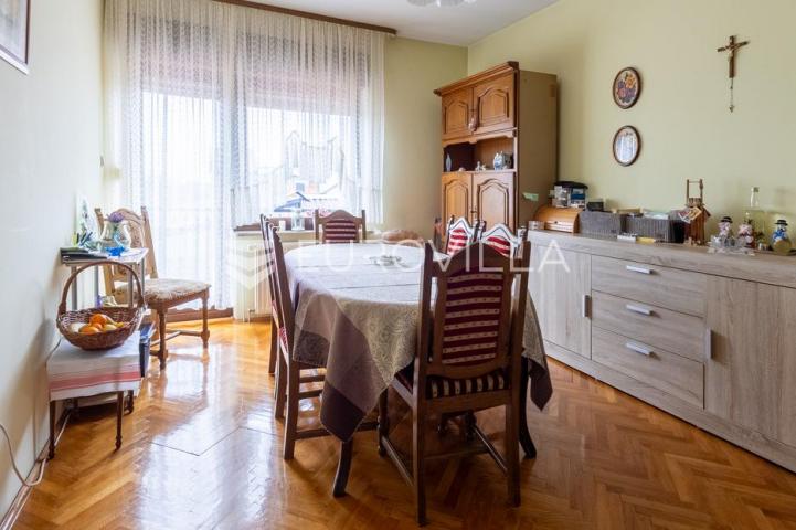 Slavonski Brod, Šestinac, obiteljska kuća sa dodatnim objektima