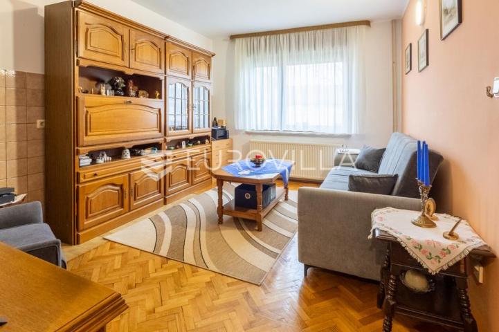 Slavonski Brod, Šestinac, obiteljska kuća sa dodatnim objektima