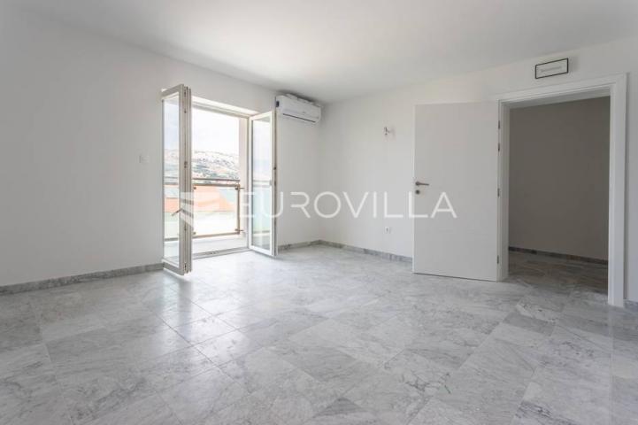 Pag, trosoban apartman S2 uz more 75 m² NOVOGRADNJA