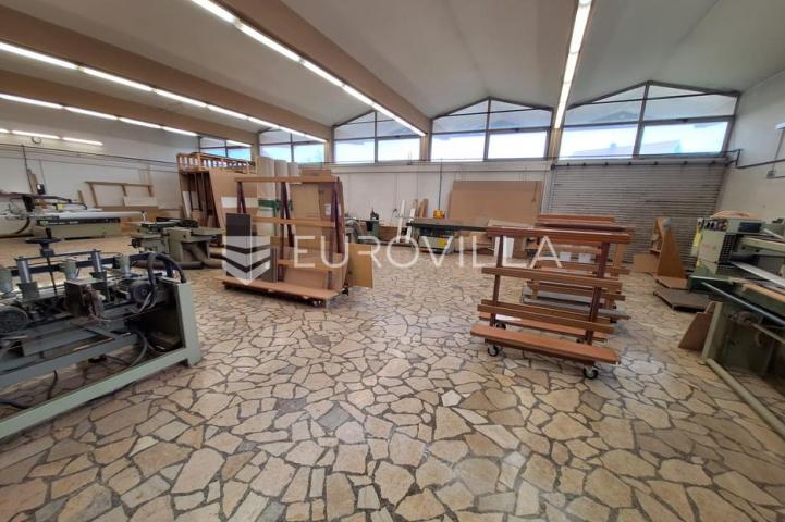 Karlovac, Turanj, proizvodna hala, skladište 600 m², velika parcela, odlična lokacija