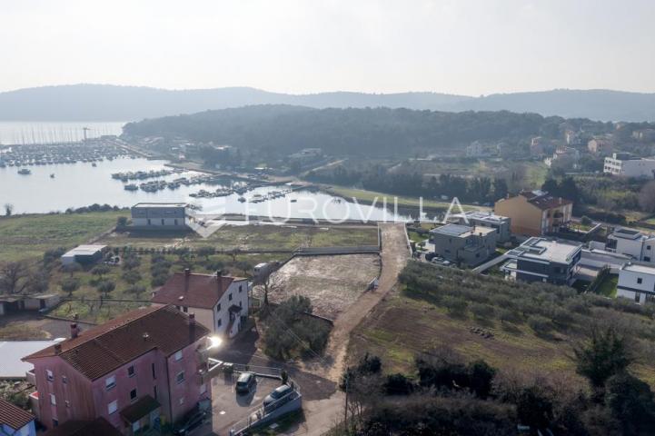 Istra, Pomer, građevinsko zemljište 511 m², 80 m od mora, pogled na more