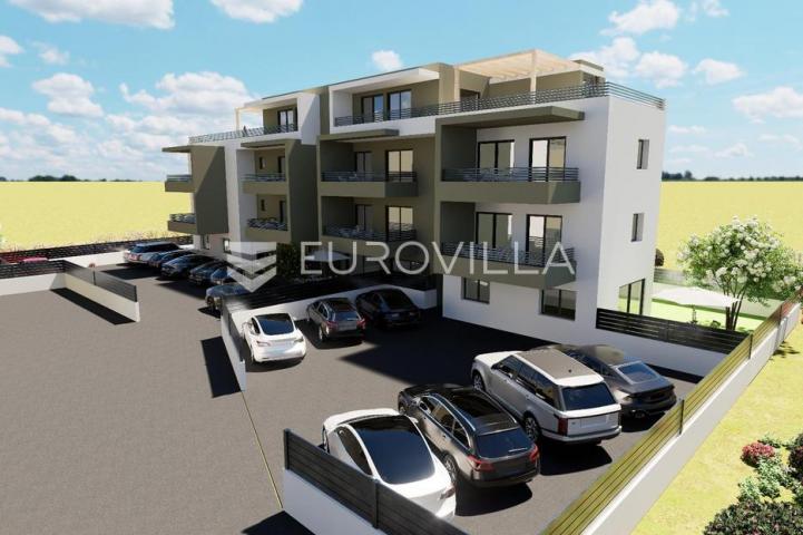 Trogir, dvosoban stan u prizemlju s vrtom i parkirnim mjestom